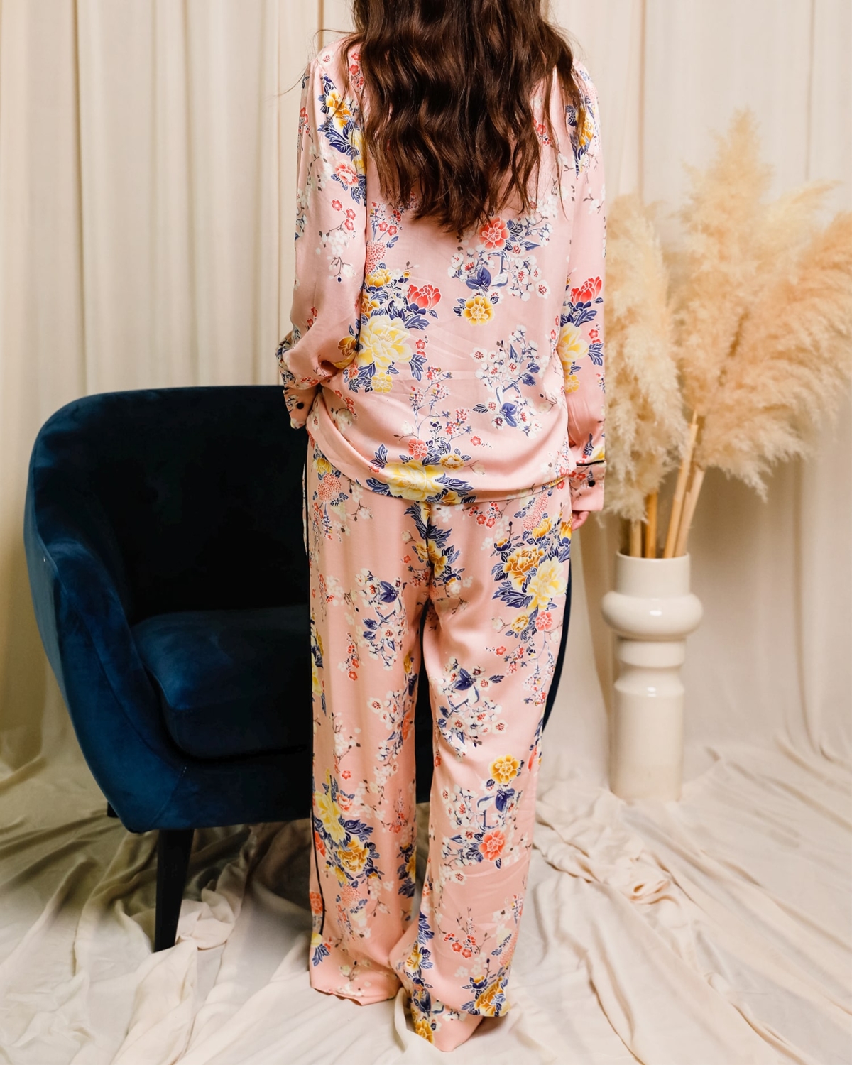 pijama-lunga-roz-cu-flori