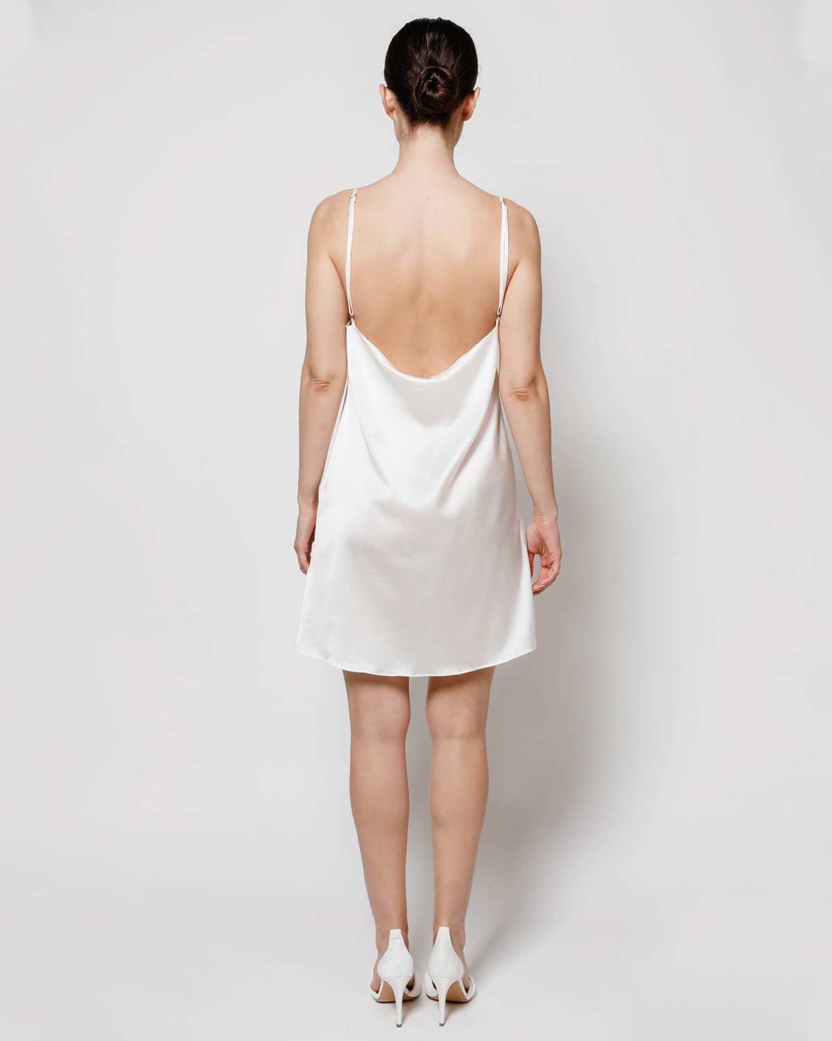 rochie-scurta-alba-mireasa