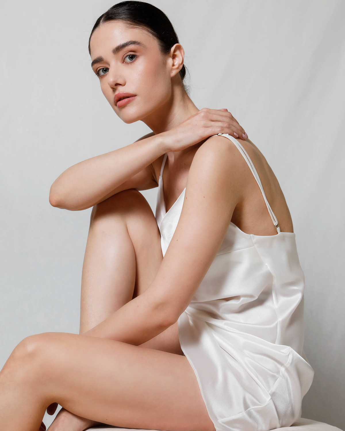 rochie-scurta-alba-mireasa