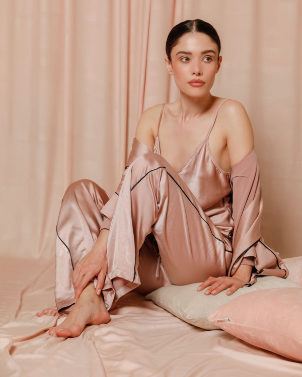 pijama-lunga-roz-perlat
