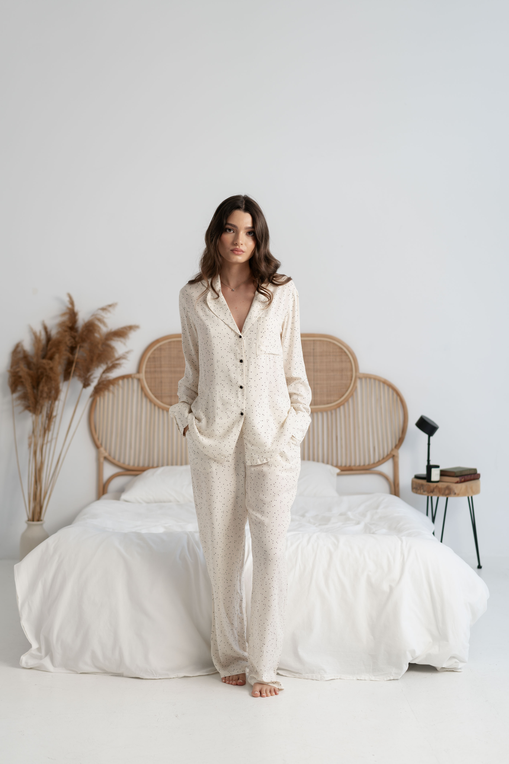 Pijama lungă Mystic Stars by Silk Nuit, din vâscoză premium, produsă în România.